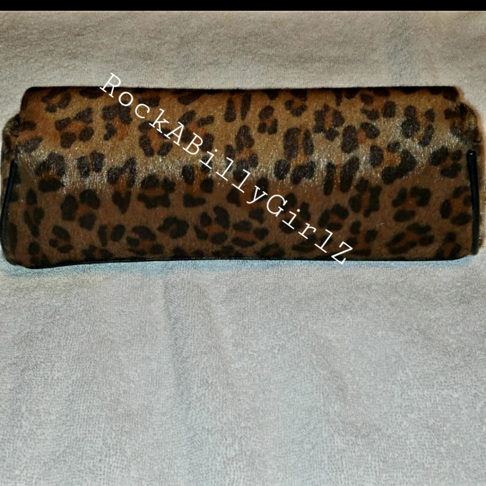 Sourpuss Tan Leopard Faux Fur Magnetic Closure Clutch Purse w Black Satin Lining - Picture 4 of 10